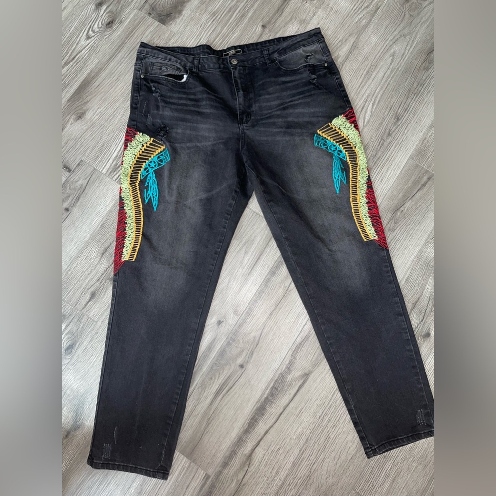 L&B Lucky & Blessed‎ Tribal Embroidered Headdress Jeans Size 20